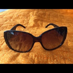 Burberry Sunglasses B4105 with case