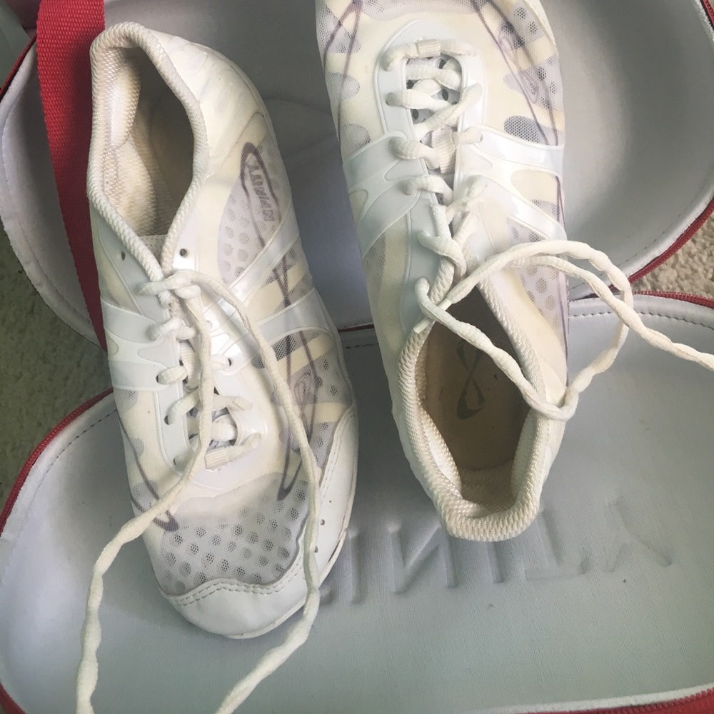 • Nfinity Vengeance Cheer shoes •