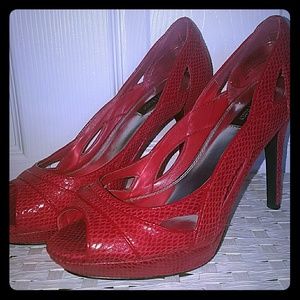 White House Black Market Callie Pumps