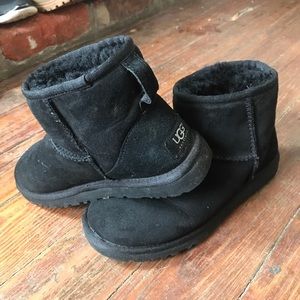 Black short uggs