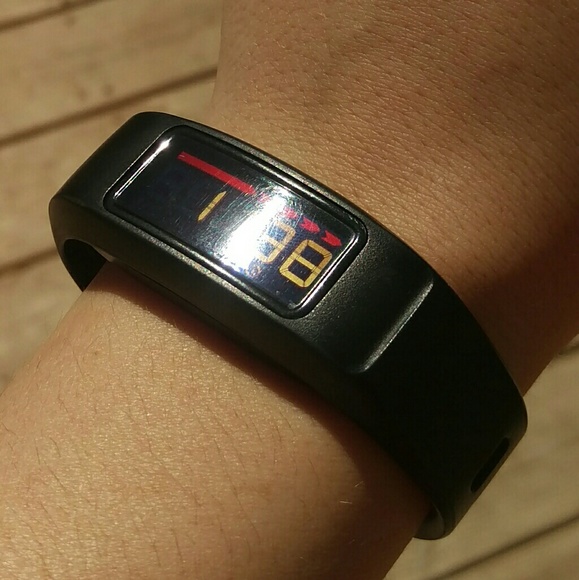 Garmin Fitness Tracker similar to Fitbit - Picture 3 of 5