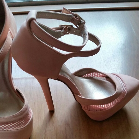 Shoes - Quipid blush heels