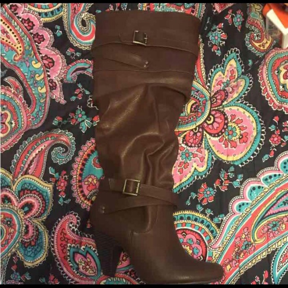 Brand new brown heeled boots (size 9)