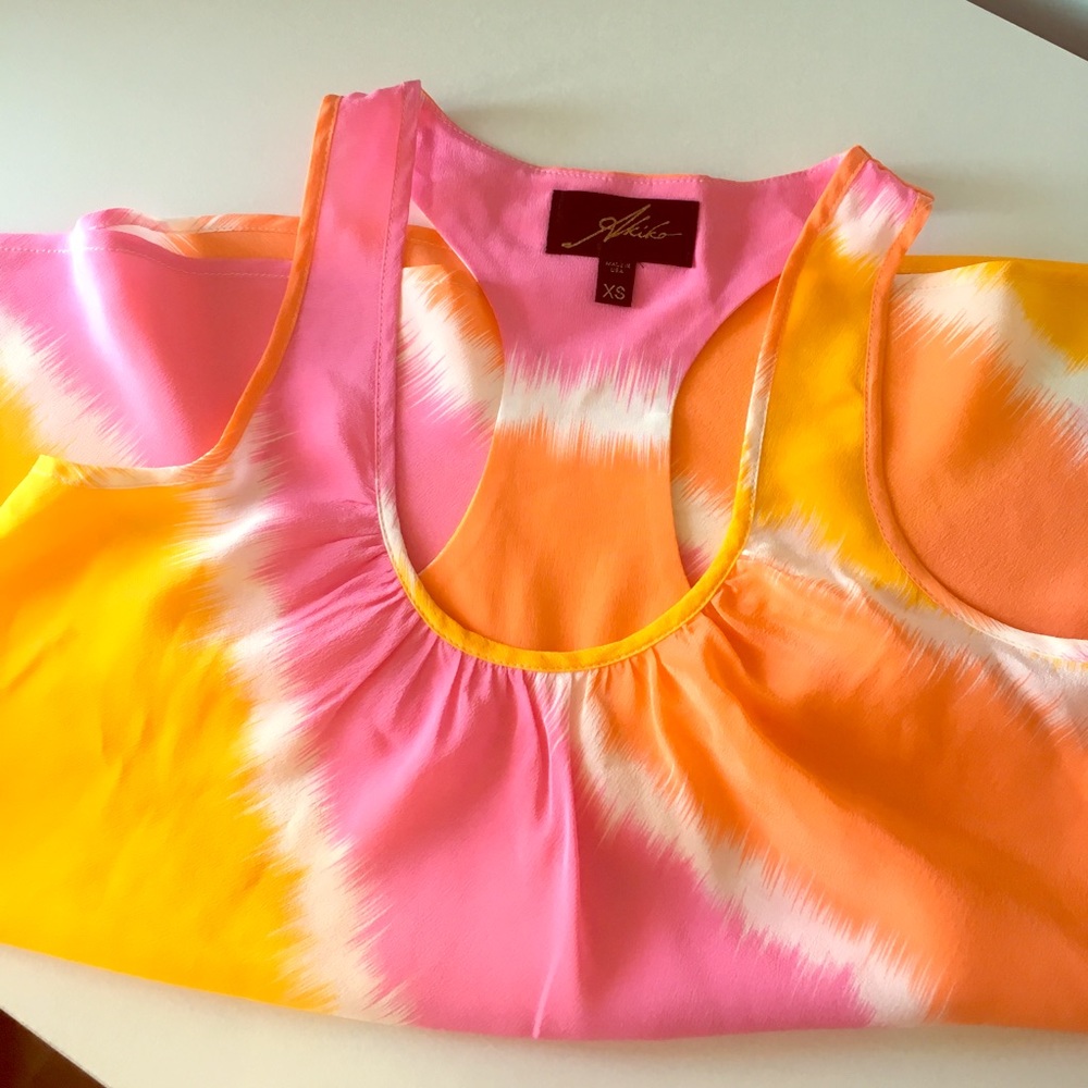 100% silk top, XS, never worn, no tags