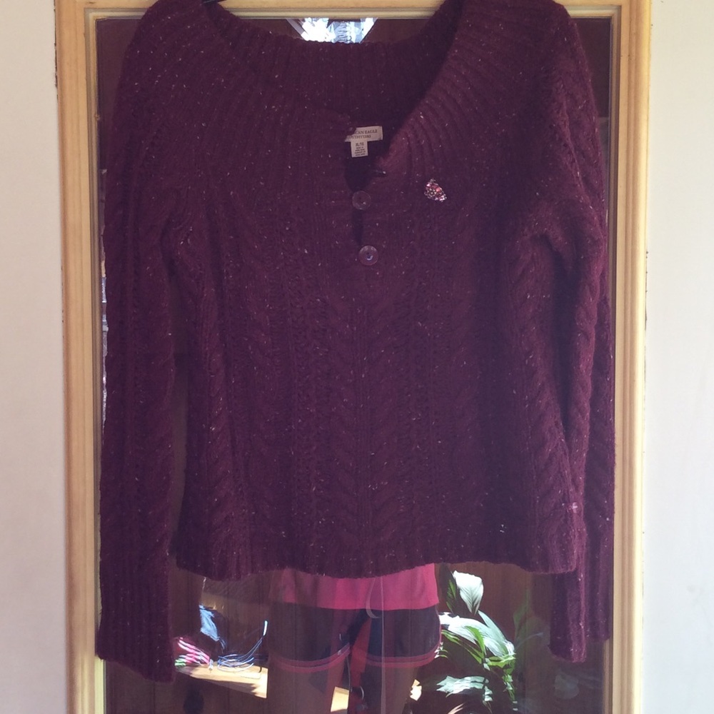 Sweater that hangs on shoulders