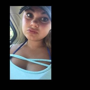 Meet your Posher, Caitlin