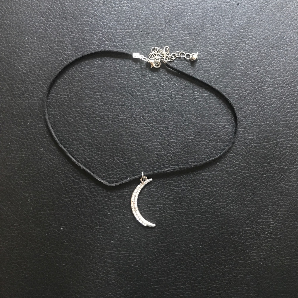 Moon choker