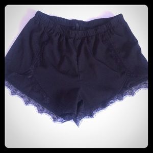 🎀NWOT Lulus Lace Trim Shorts🎀