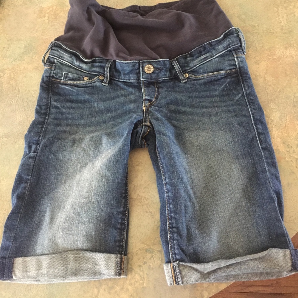 H&M mama maternity shorts