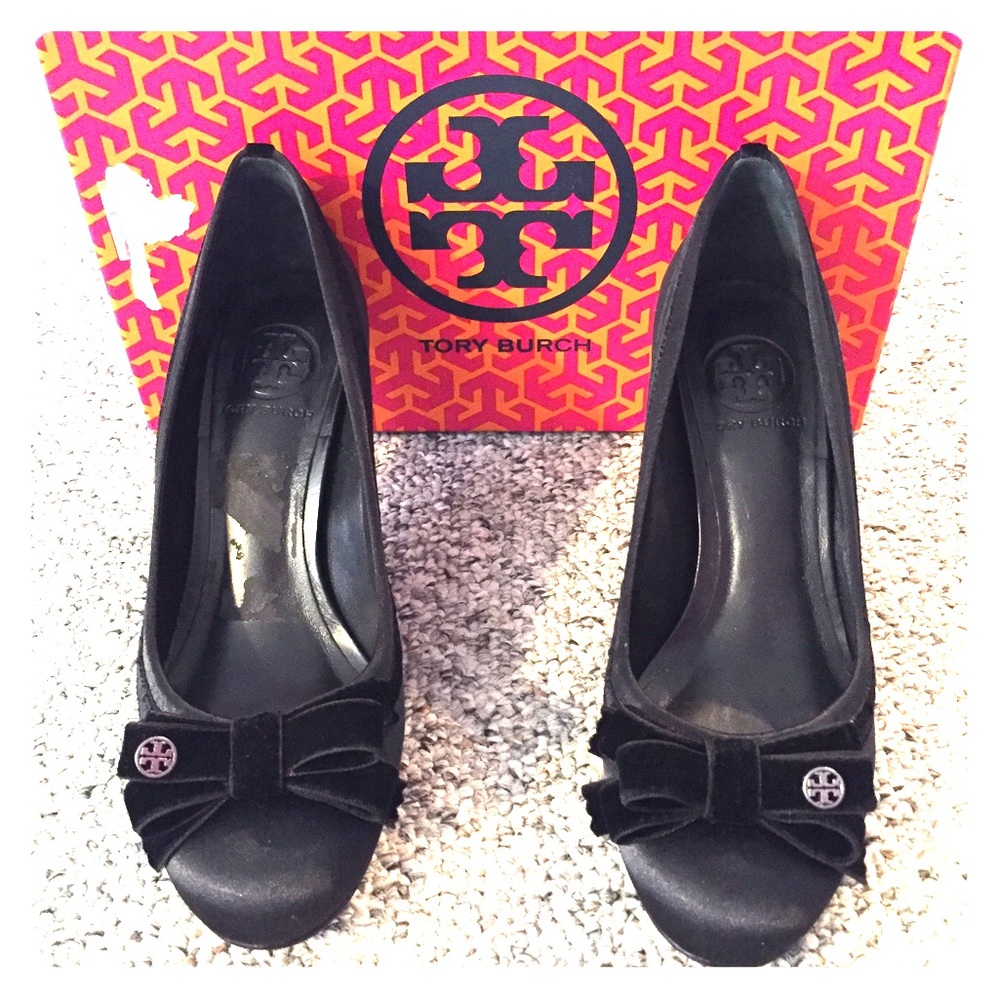 Price Drop!! Lilia Mid Heel Pump-Satin/Velvet🔥