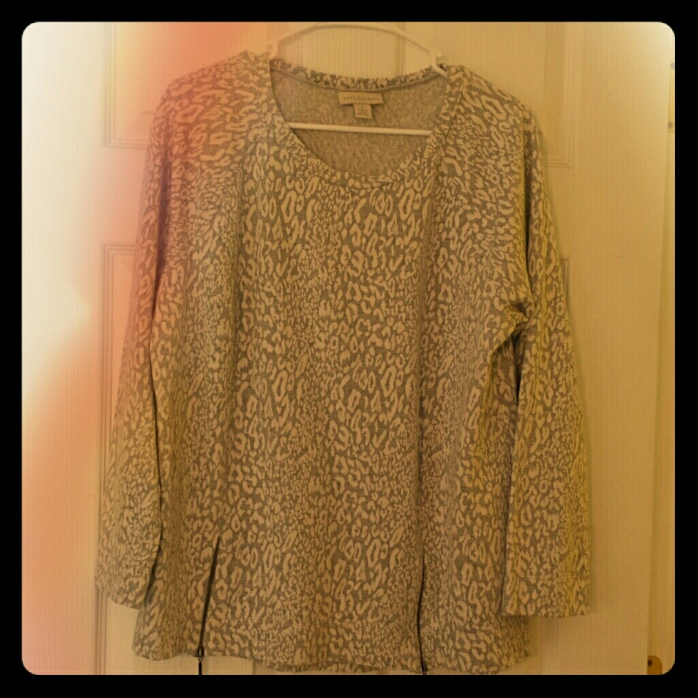 Appleseed longsleeve shirt.