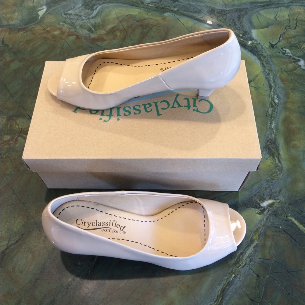 NIB Beige Patent Kitten Heels!