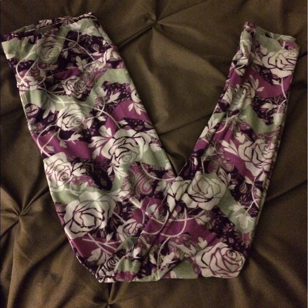 🌟SOLD🌟 LuLaRoe Leggings - Purple Roses 💜