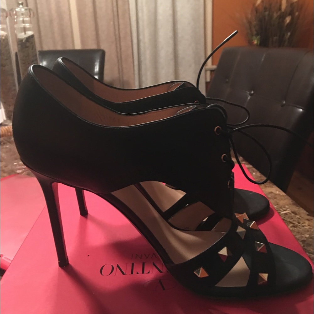 NWT VALENTINO LACE STUD SANDAL