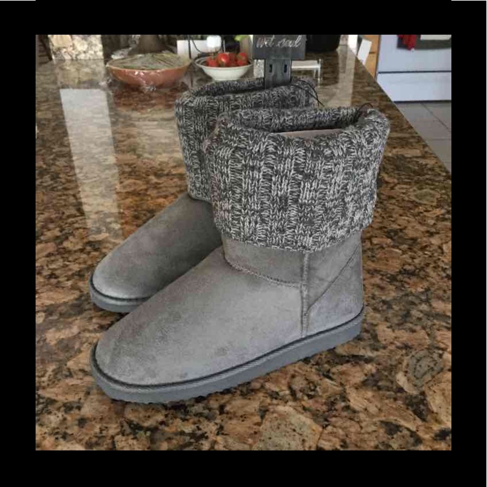 Wet Seal gray boots size 7