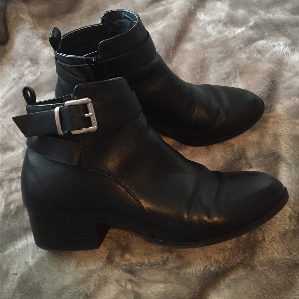 Foux leather booties with buckle