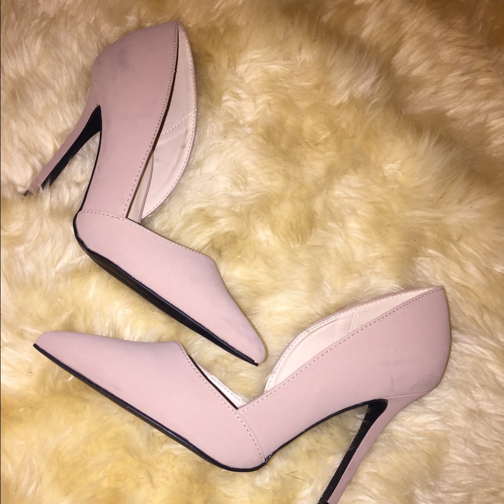 Nude pointy toe heels