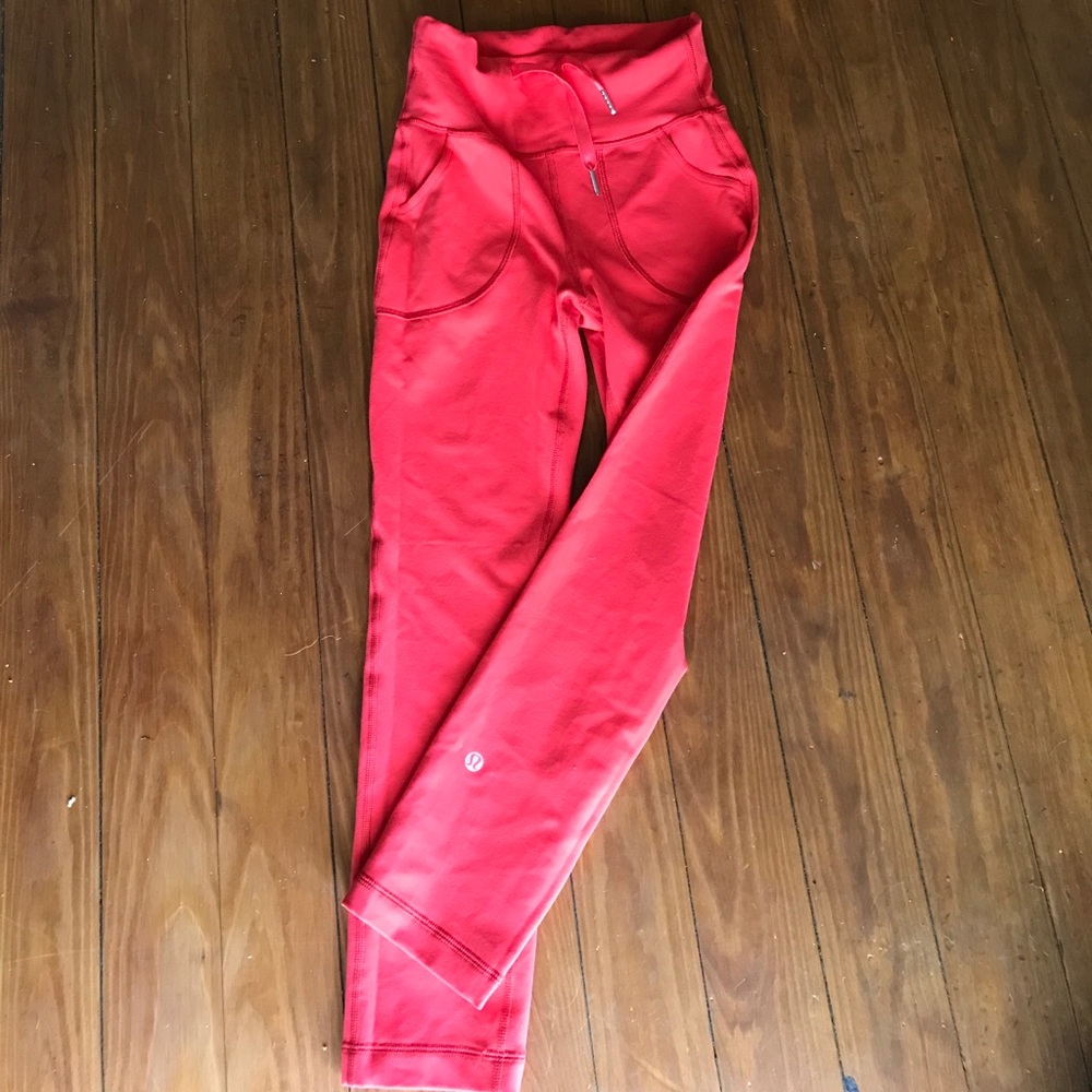 Red lululemon cropped tight