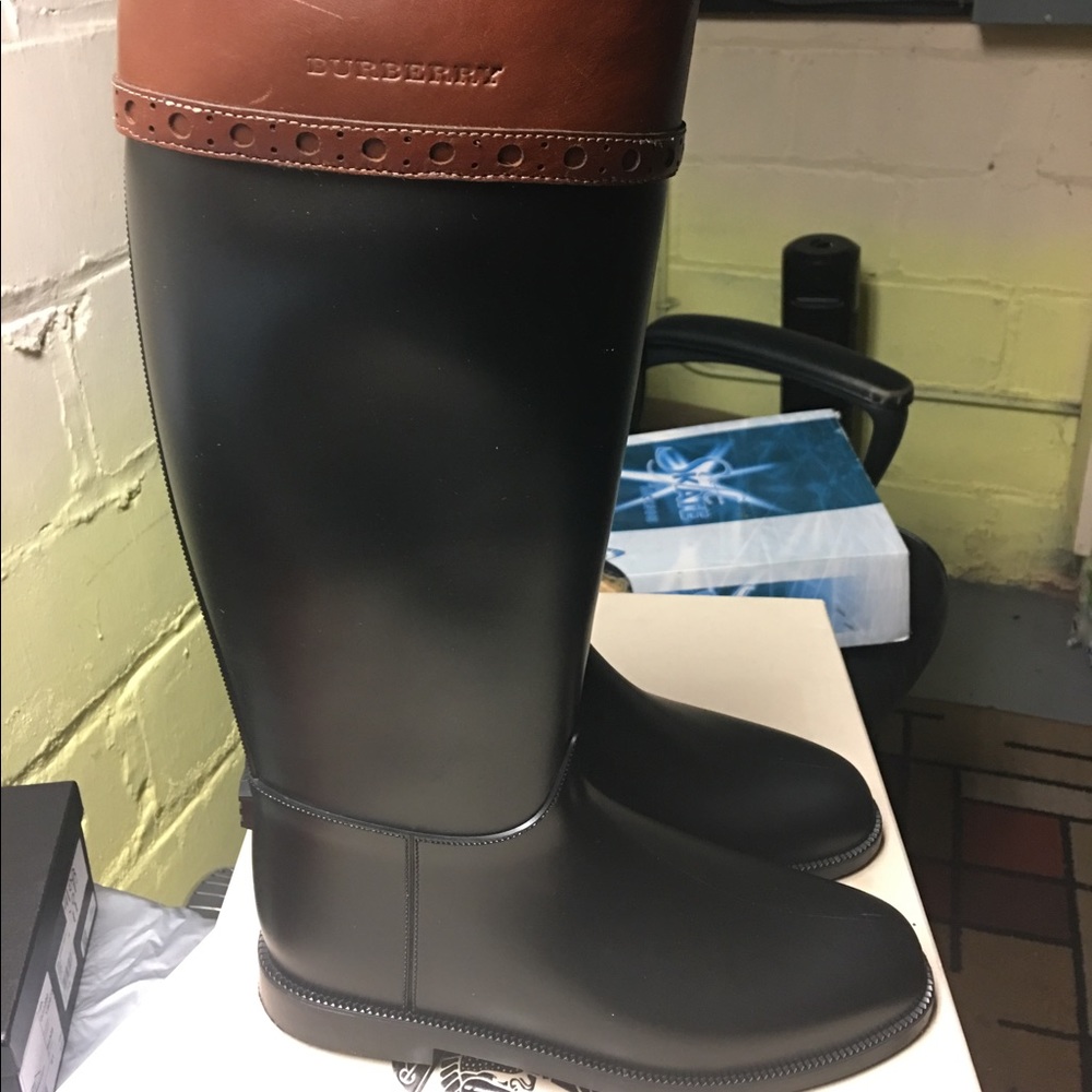 NEW BURBERRY RAINBOOTS