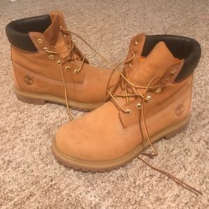 Women's size 11 Timberland Boots OWO