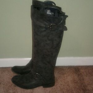 Knee High Cassidy Boots in Grey
