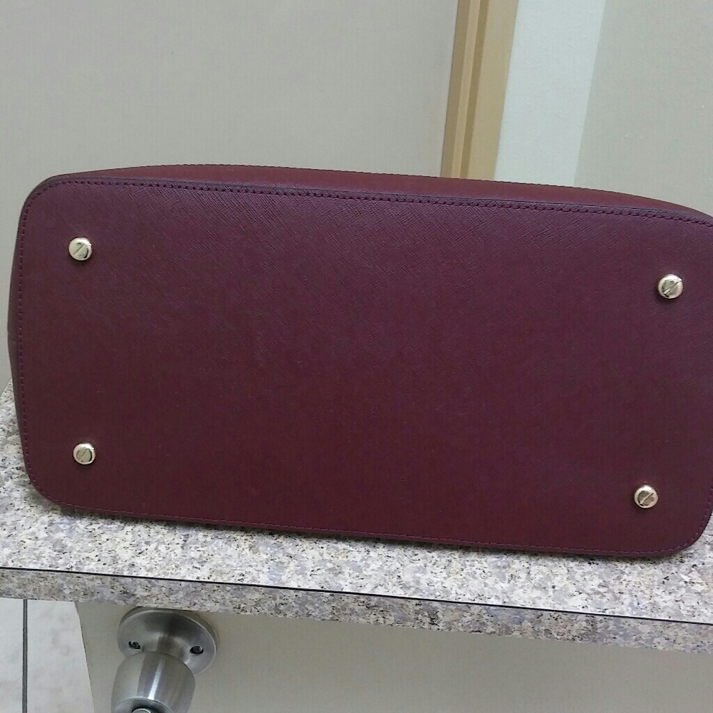 SOLD Henri bendel - Picture 4 of 4