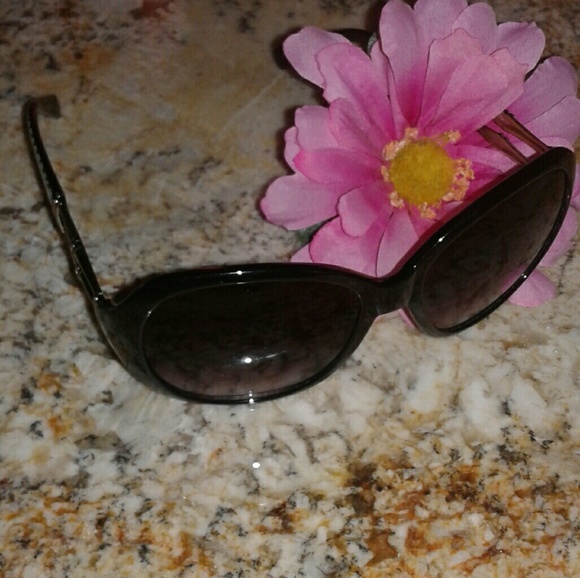 Hott Sunglasses - Picture 2 of 3