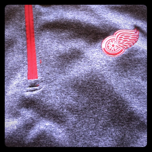 Red wings pullover - Picture 1 of 4