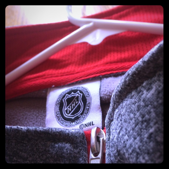 Red wings pullover - Picture 4 of 4