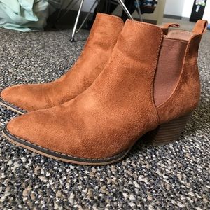 Chestnut Suede Chelsea Booties by Missguided