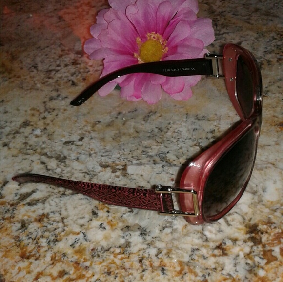 Gorgeous Sunglasses - Picture 1 of 3