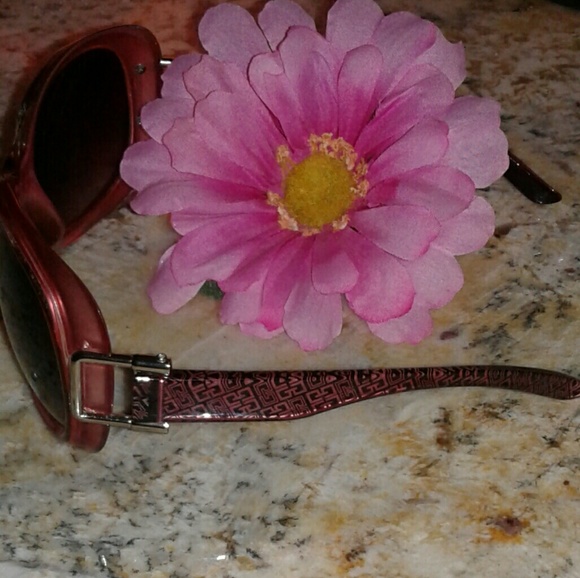 Gorgeous Sunglasses - Picture 2 of 3