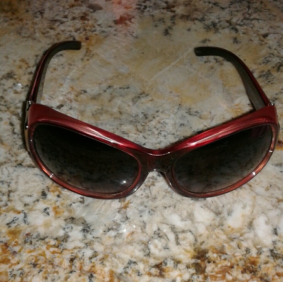 Gorgeous Sunglasses - Picture 3 of 3