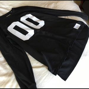 ON THE BYAS long-sleeved tee