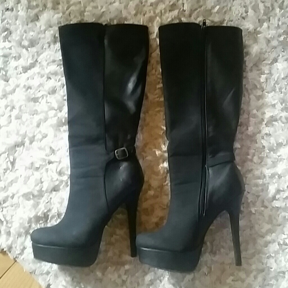 Sexy black knee boots