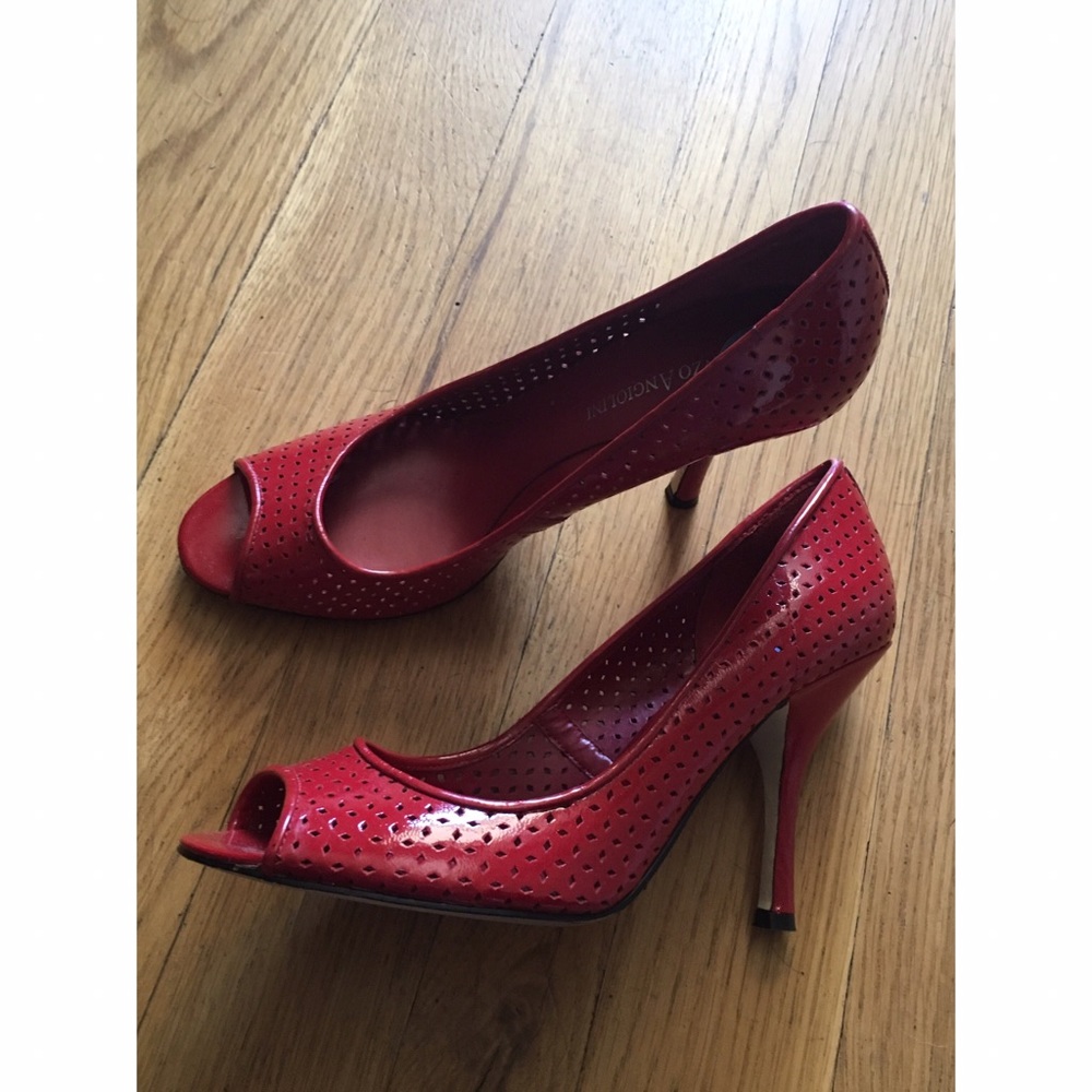 Red Pumps