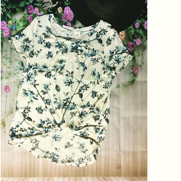 Last one! Floral tie knot tee sz S and M NWT - Picture 4 of 5
