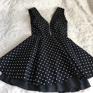 Jones + Jones Size 6 Black Polka dot mini dress.
