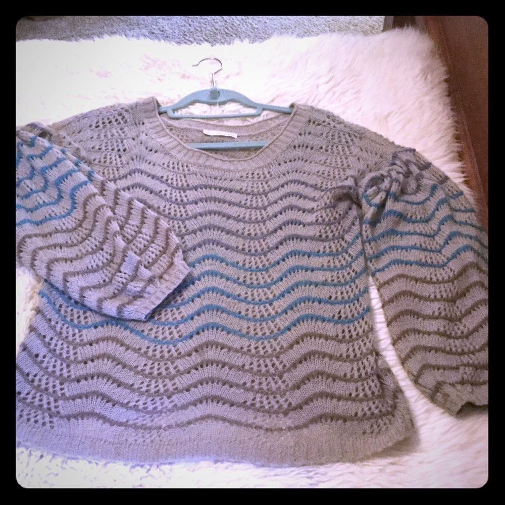 Beautiful sweater with puffy leaves