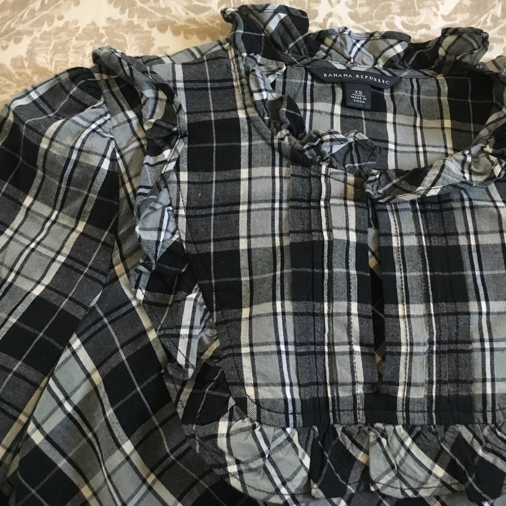 Banana Republic Ruffled Top - Picture 2 of 4