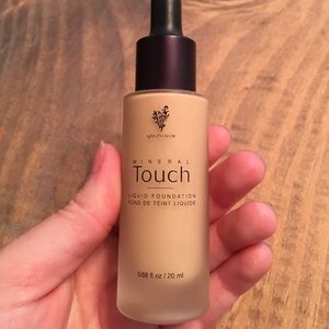 Younique Mineral Touch foundation in Velour