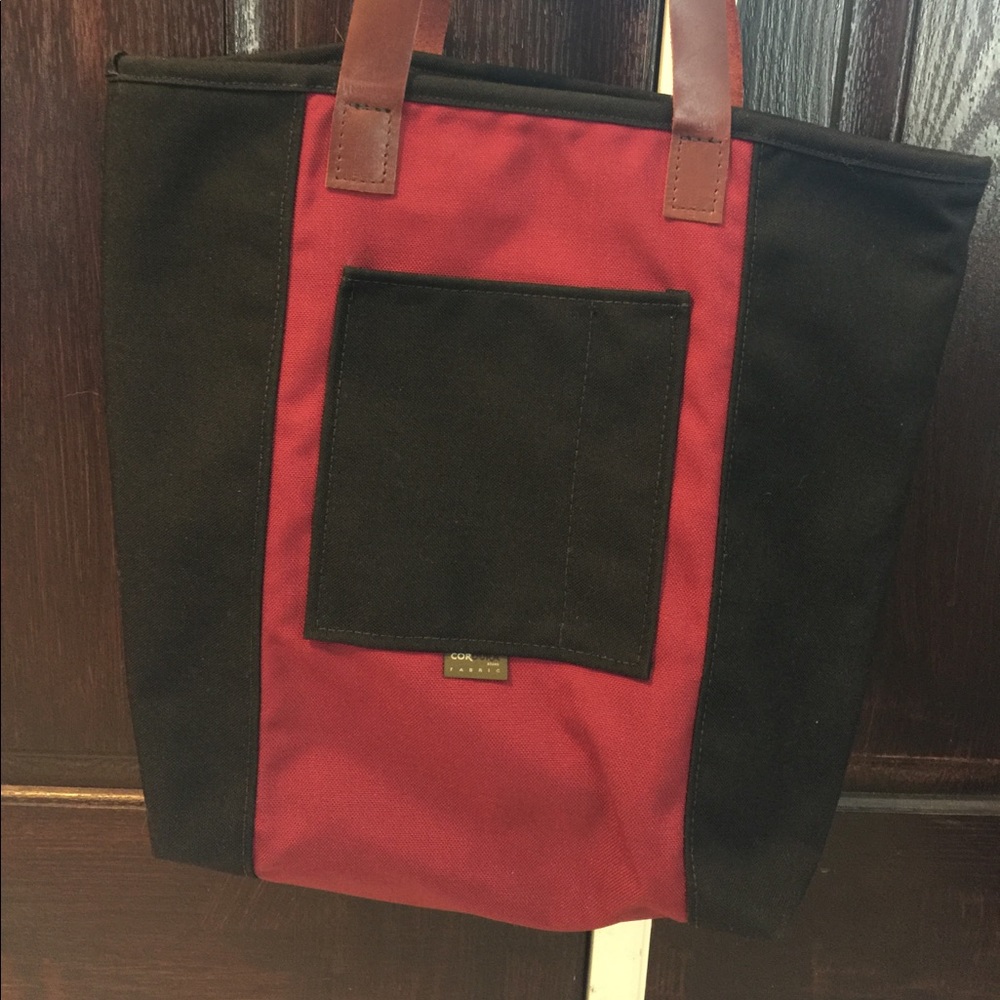 Weekender in plum and black 100% Cordura fabric.