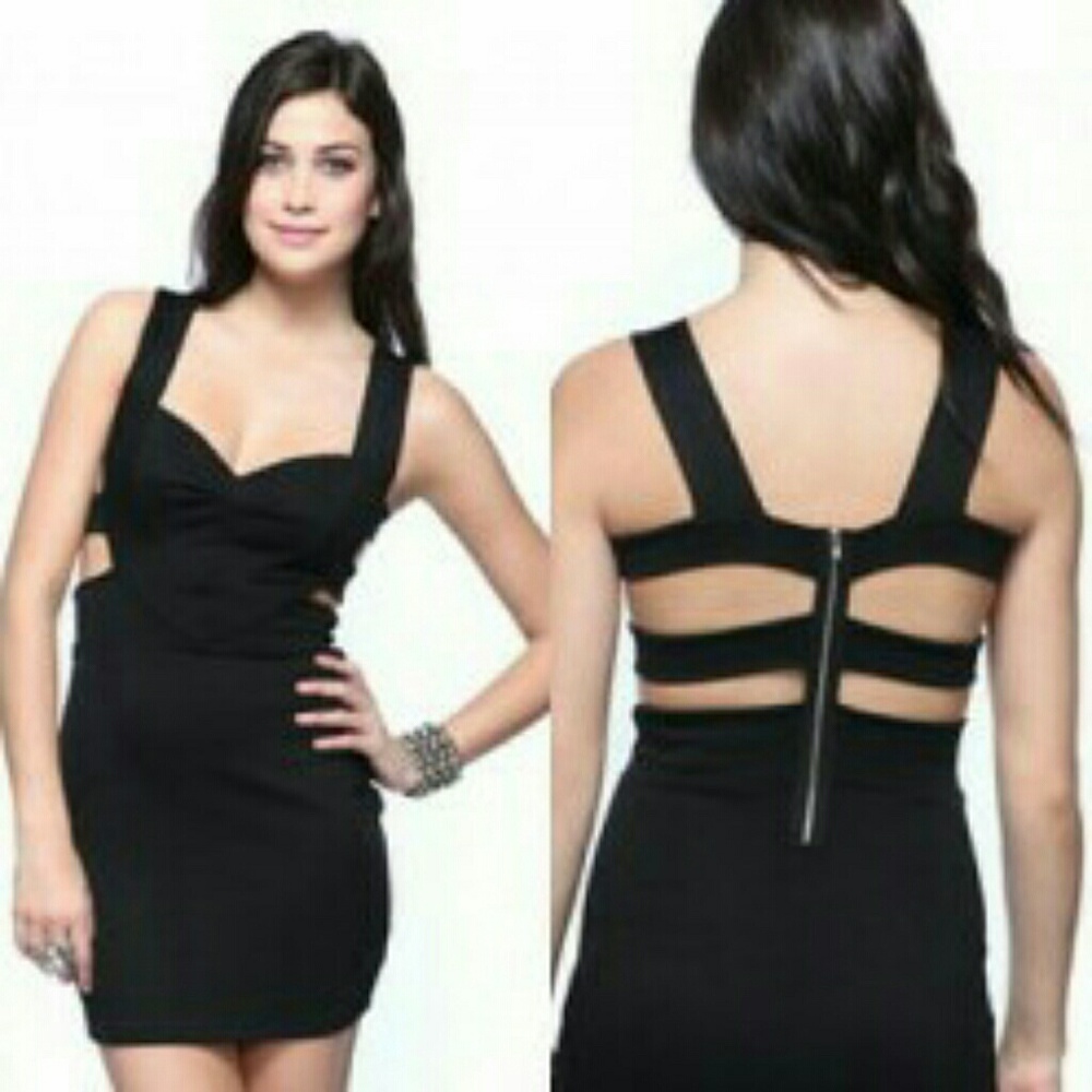 • DONATING • 🎆 F21 Sweetheart Bodycon
