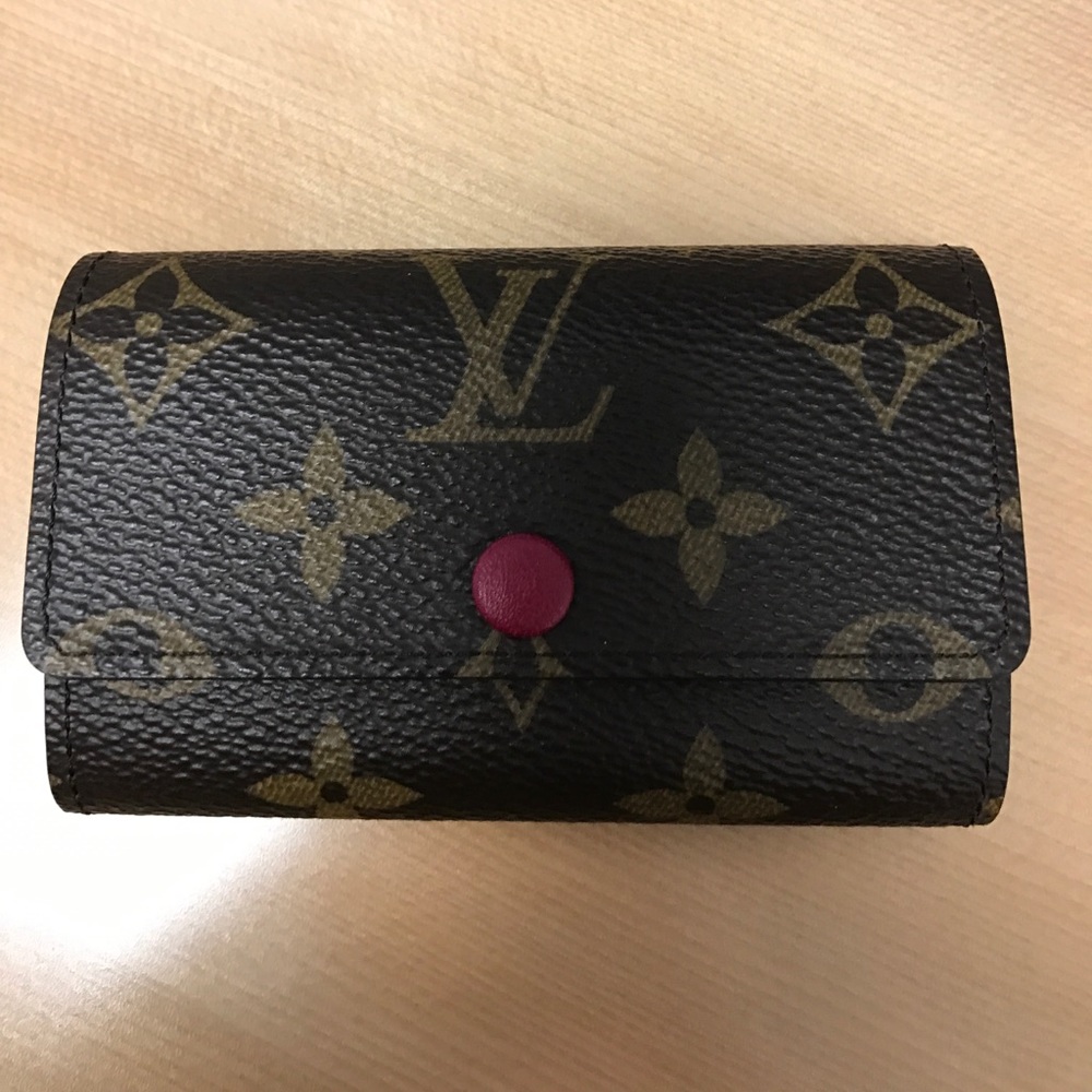 Louis Vuitton 6 key holder in fuschia MIF