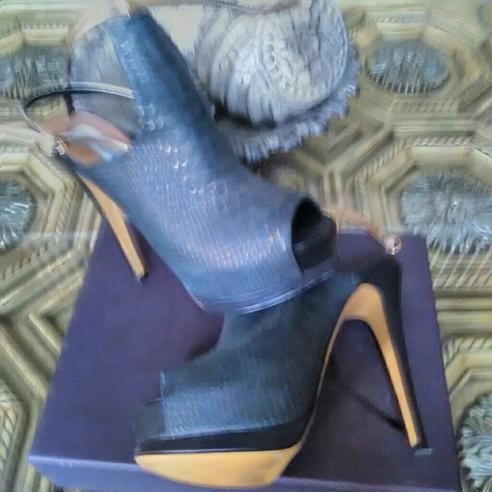 Jessica Simpson Blue and gold open toe..