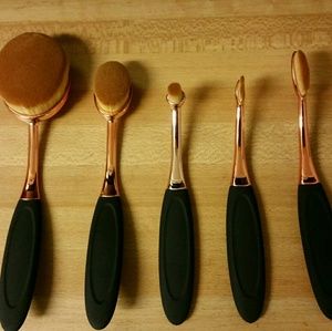 5 pc. Oval-shaped makeup brushes