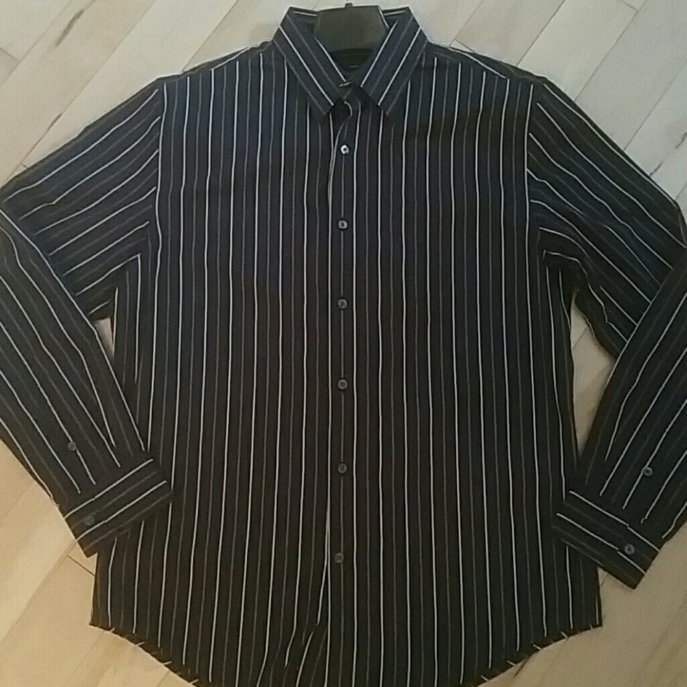 Axist  Button Down - Picture 2 of 3