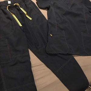 Scrubs set crinkly, "keeps you cool" and stretchy