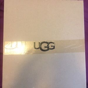 Size 7 Ugg boots.