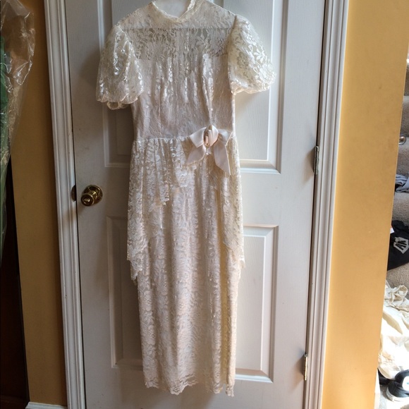 Vintage wedding gown -antique lace & lace overlay - Picture 3 of 4